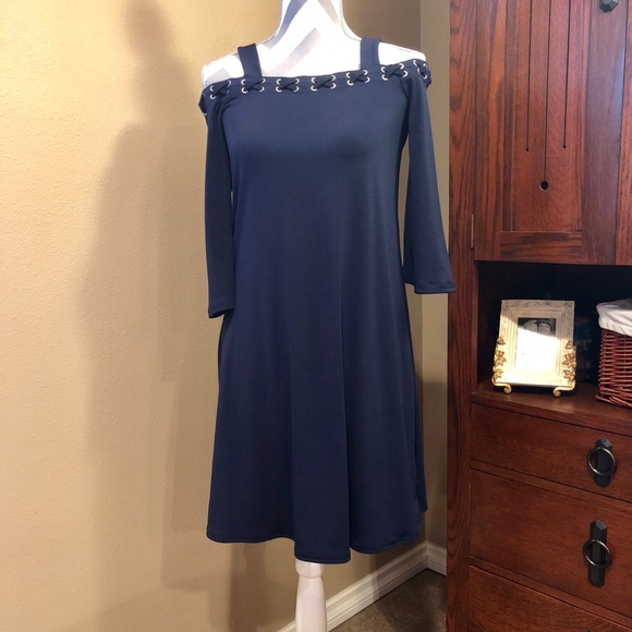 Off The Shoulder Grommeted Jersey Dress - Picture 2 of 5